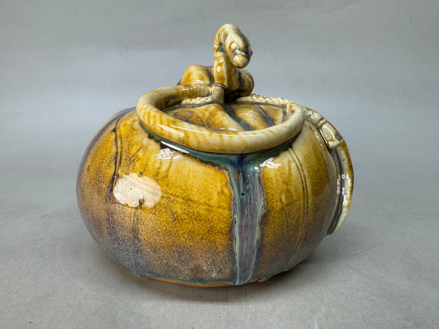 Y8557 OKIMONO Seto-ware Snake figurine signed drawstring bag Japan antique deor