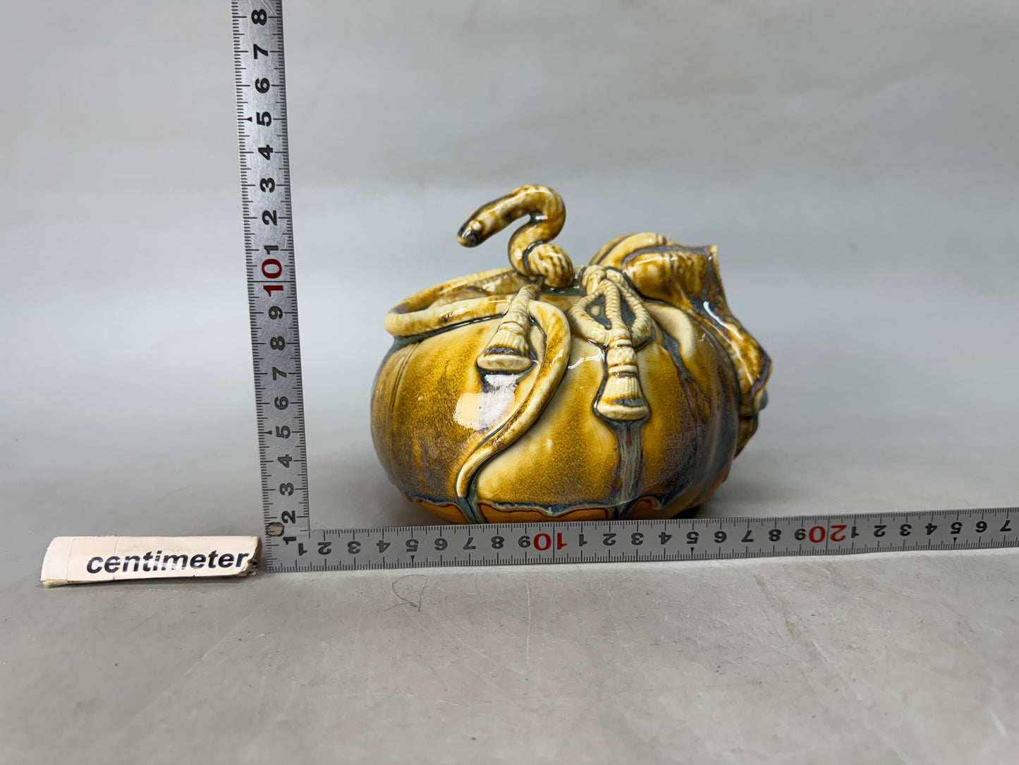 Y8557 OKIMONO Seto-ware Snake figurine signed drawstring bag Japan antique deor