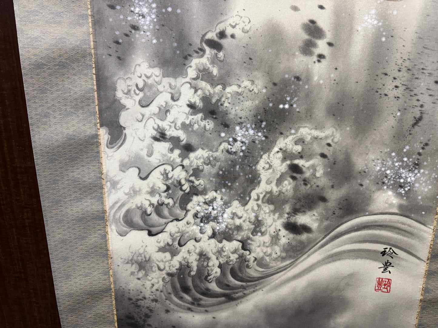 Y8562 KAKEJIKU Wave Koi fish signed box Japan antique hanging scroll interior