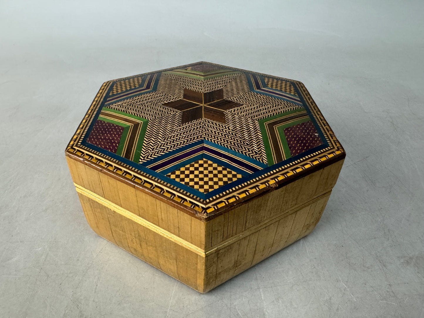 Y8571 BOX parquet small accessory trinket case container Japan antique container