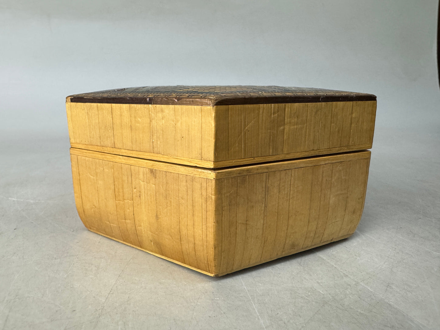 Y8571 BOX parquet small accessory trinket case container Japan antique container