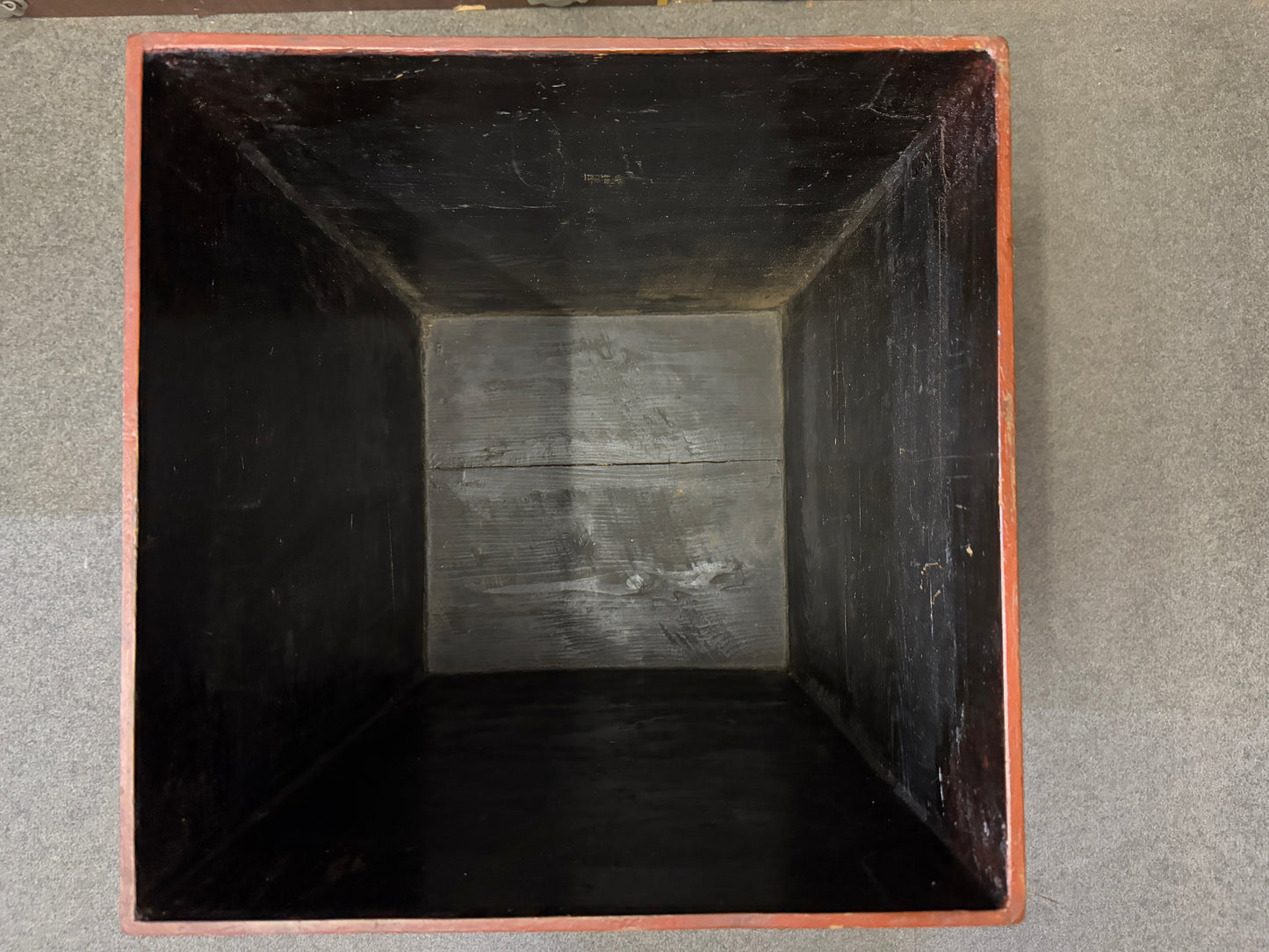 Y8579 BOX Samurai yoroi armor chest container legs Japan antique interior bushi