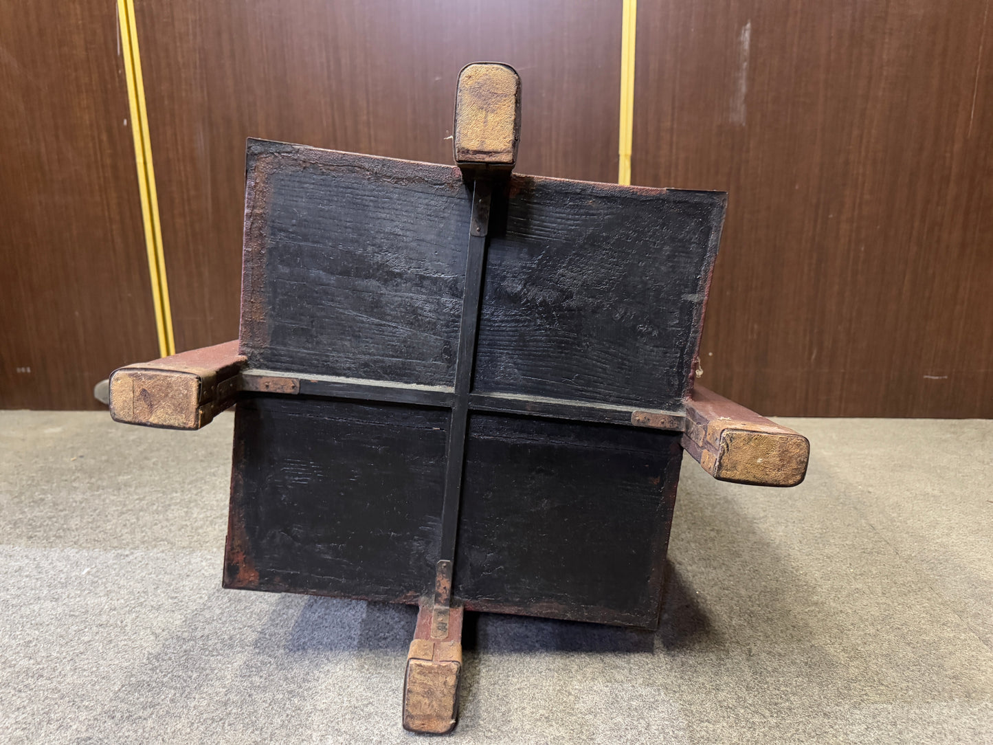 Y8579 BOX Samurai yoroi armor chest container legs Japan antique interior bushi