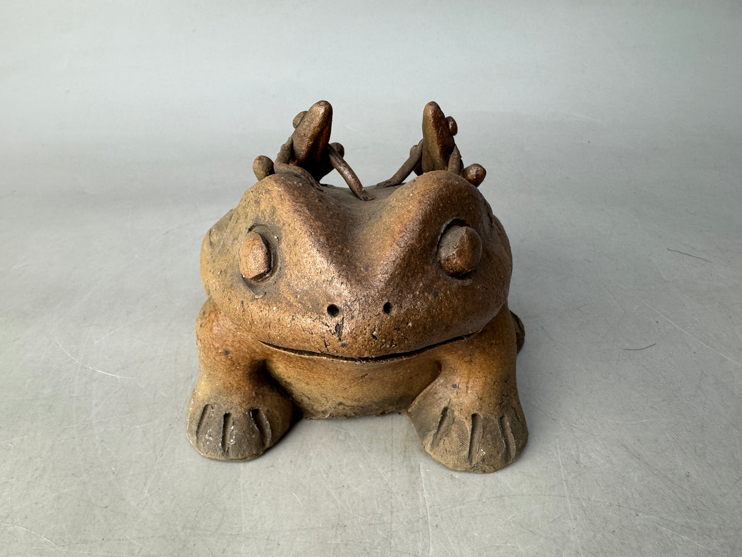 Y8647 OKIMONO Tokoname-ware Frog figurine signed Japan antique decor interior