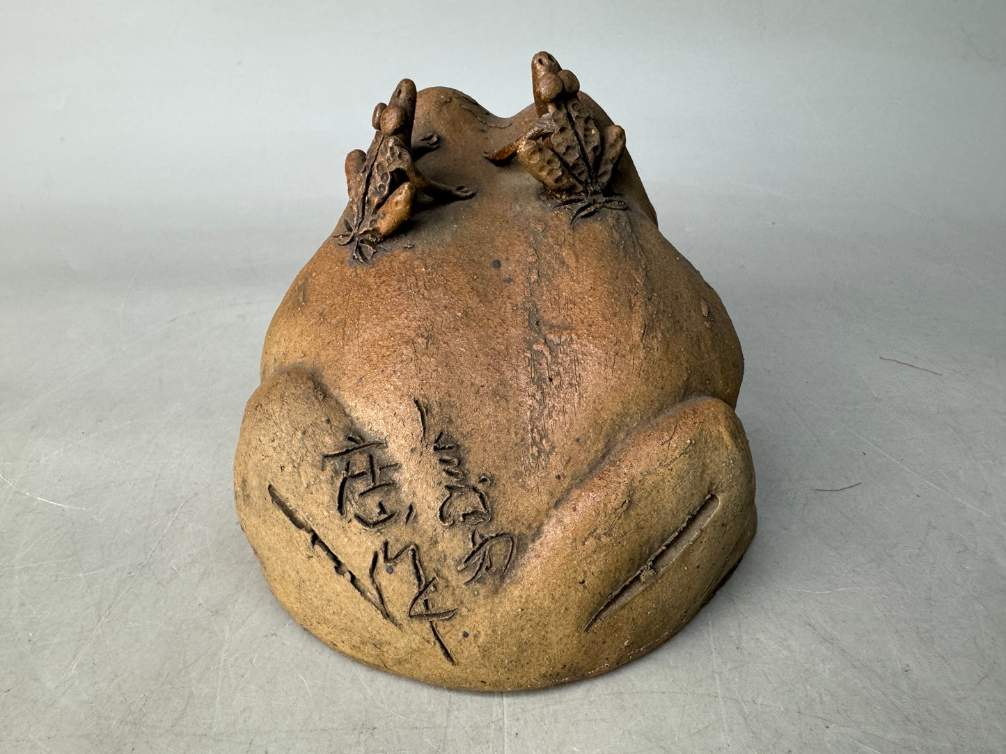 Y8647 OKIMONO Tokoname-ware Frog figurine signed Japan antique decor interior