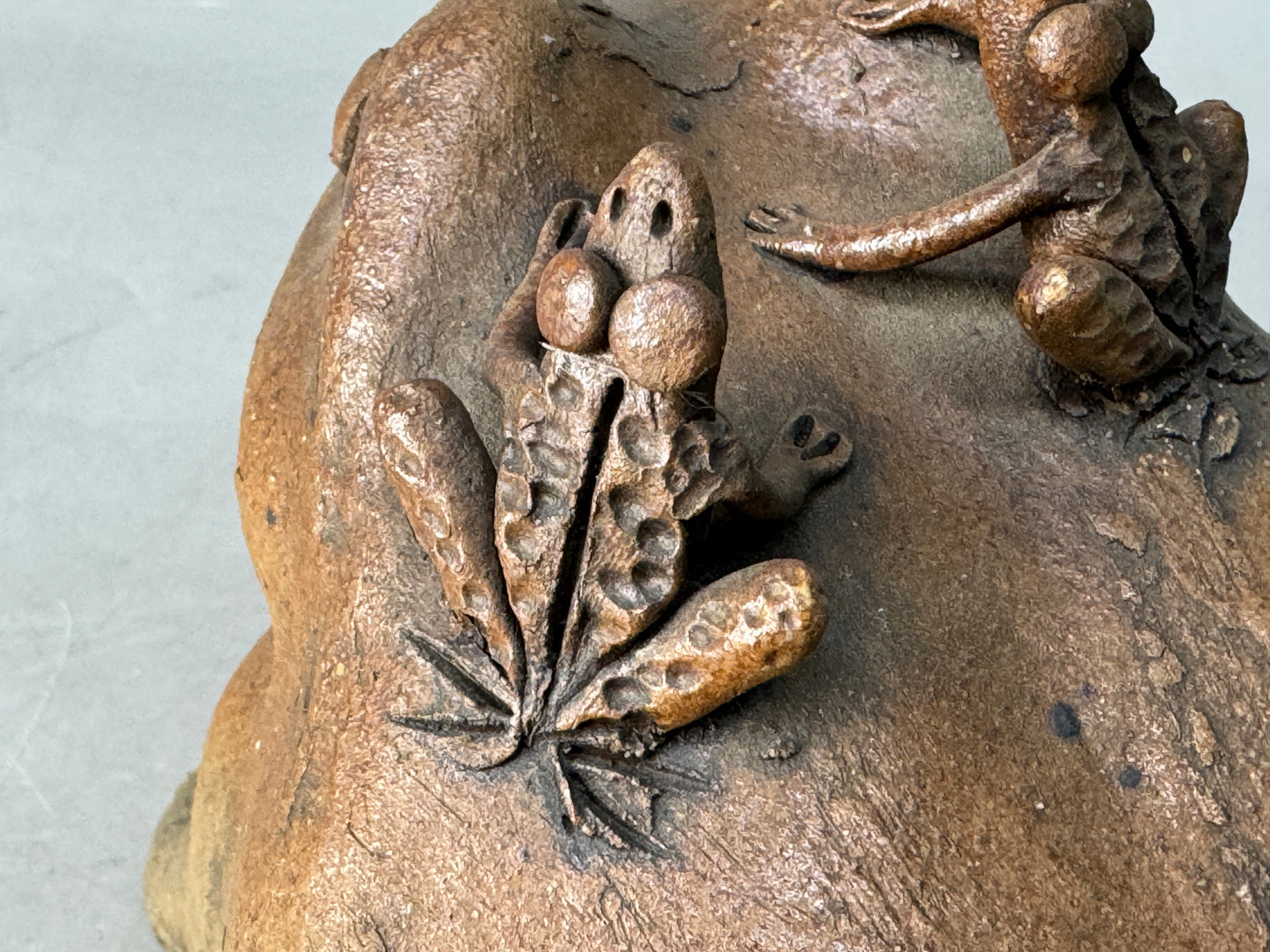 Y8647 OKIMONO Tokoname-ware Frog figurine signed Japan antique decor interior