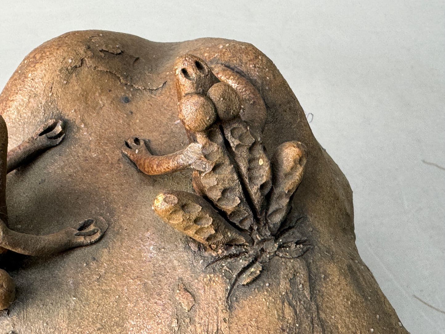 Y8647 OKIMONO Tokoname-ware Frog figurine signed Japan antique decor interior