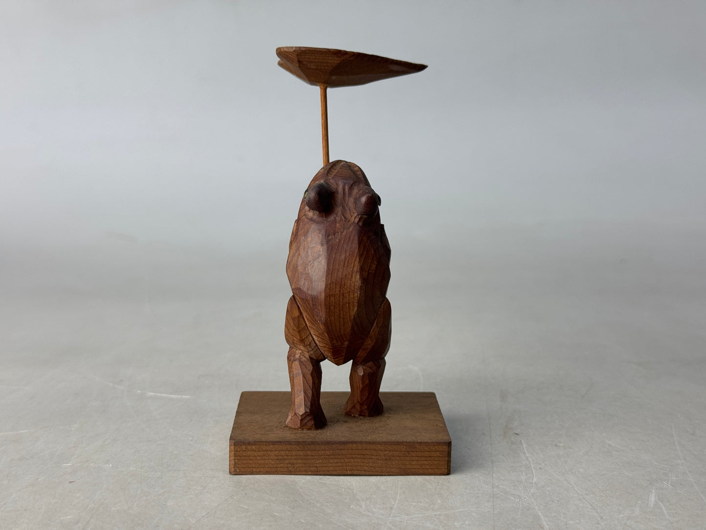 Y8650 OKIMONO wood carving Frog Umbrella figurine small Japan antique interior