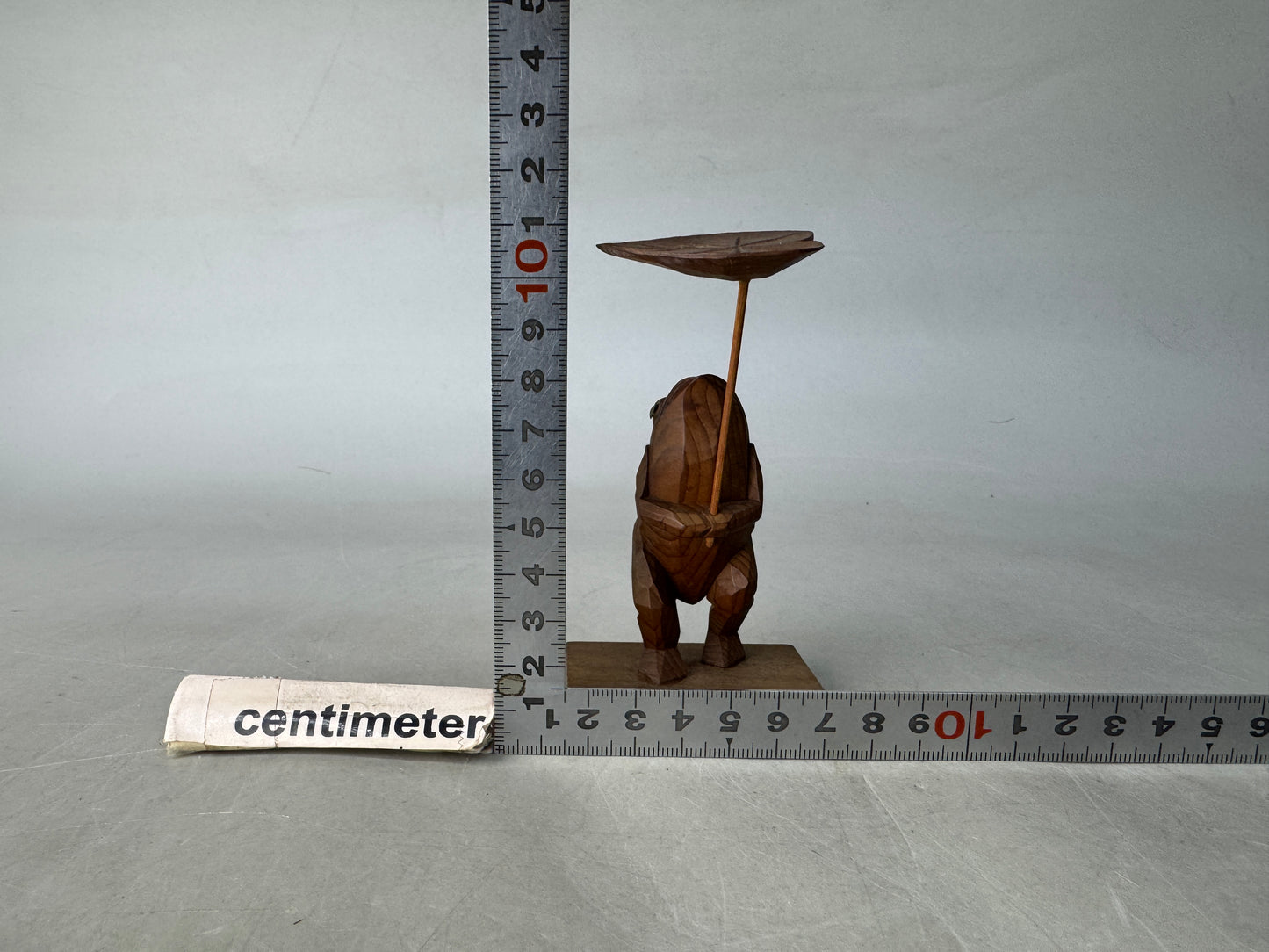 Y8650 OKIMONO wood carving Frog Umbrella figurine small Japan antique interior