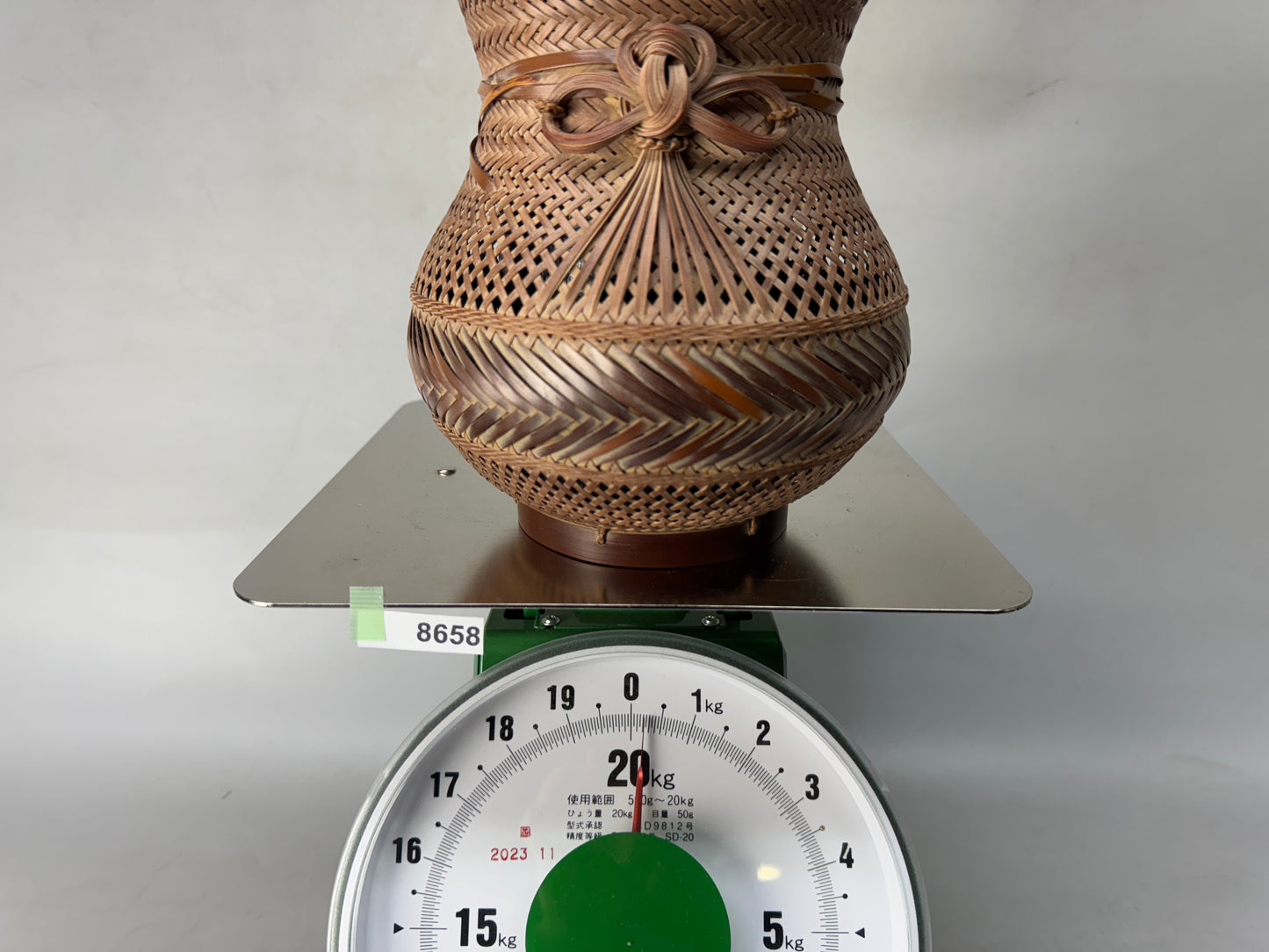 Y8658 Bamboo Woven Basket flower vase floral arrangement signed Japan antique