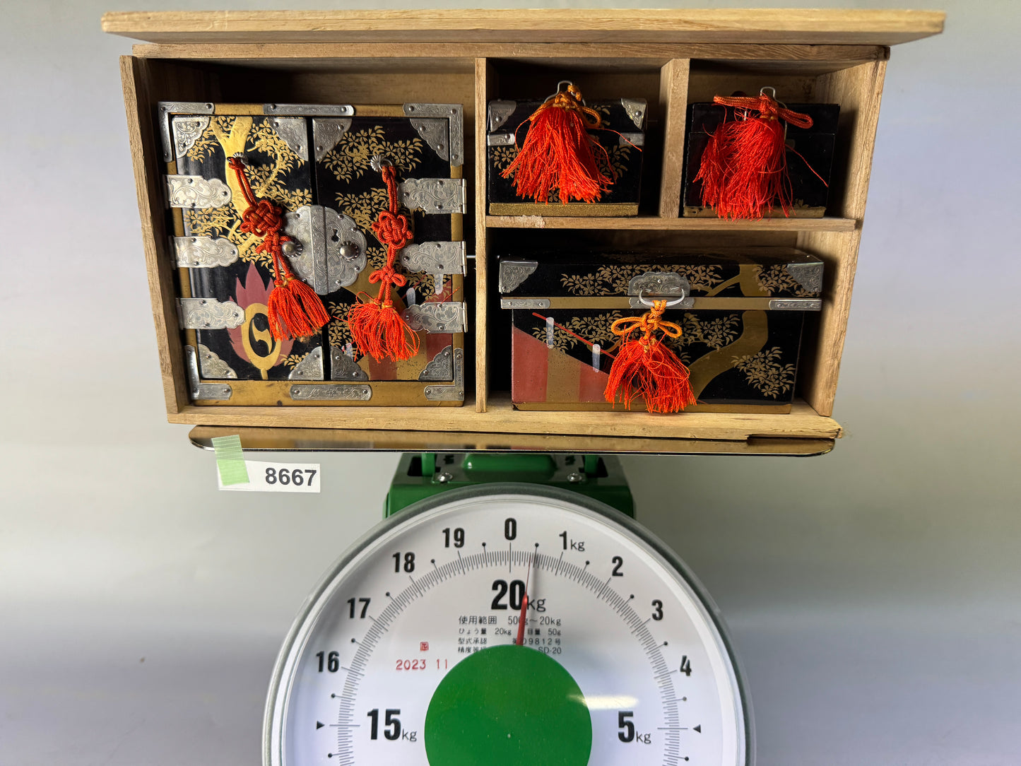 Y8667 HINA DOLL Doll's Festival Makie miniature furniture box Japan antique