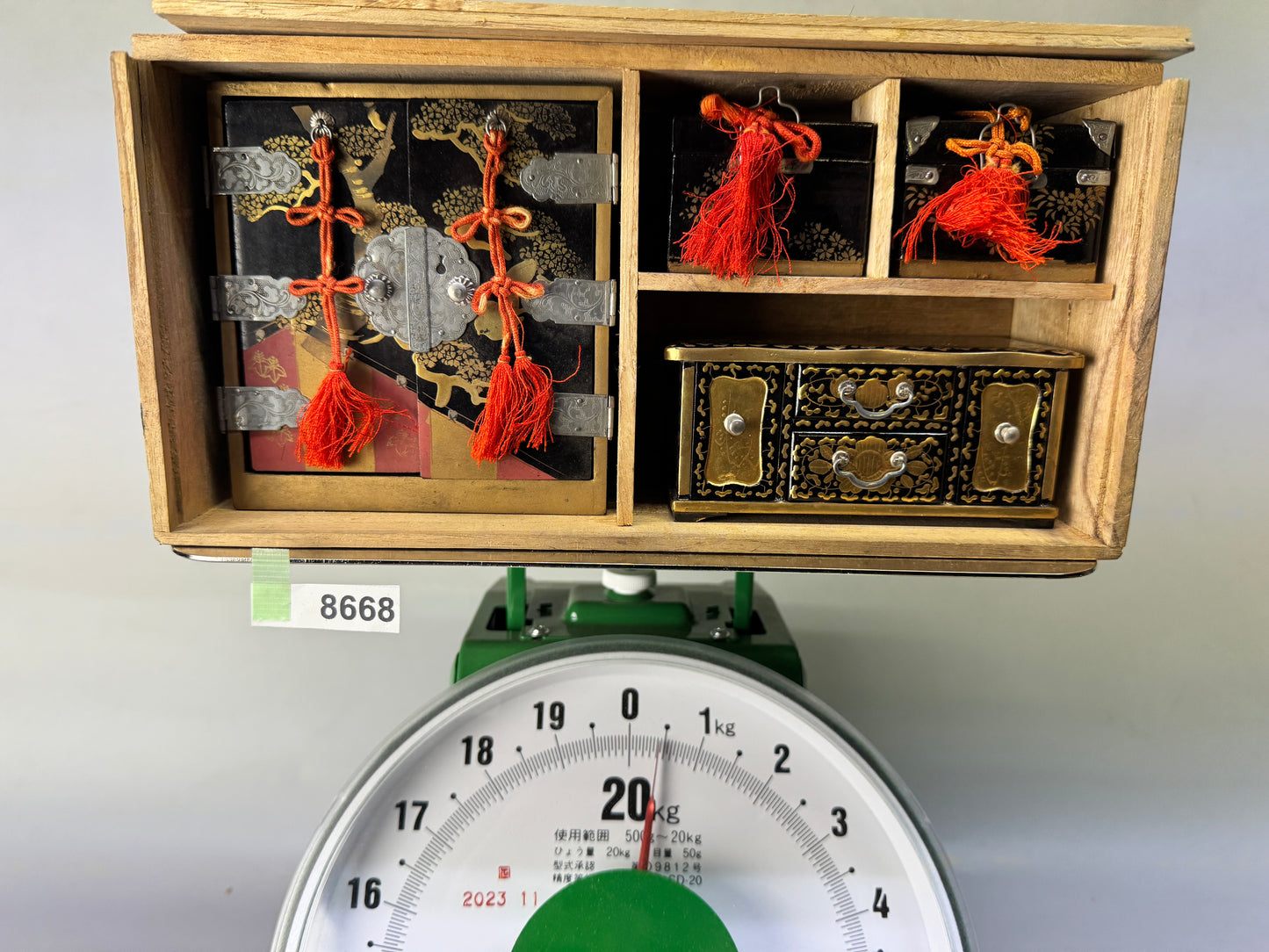 Y8668 HINA DOLL Doll's Festival Makie miniature furniture box Japan antique