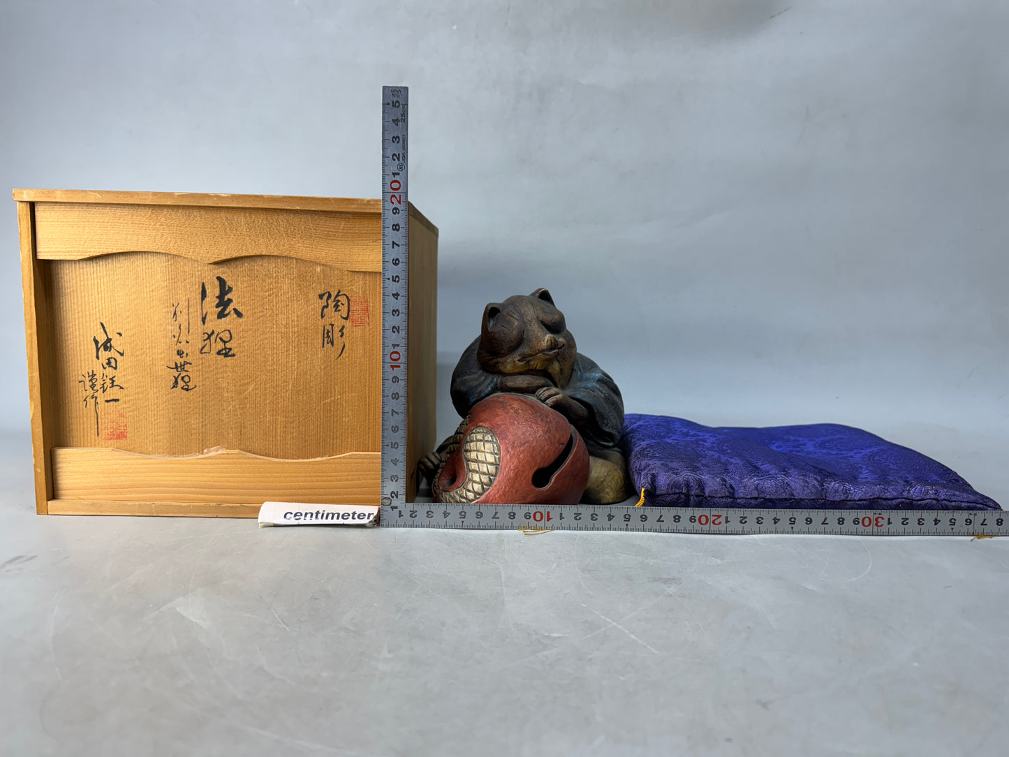 Y8686 OKIMONO Seto-ware Raccoon figurine signed box Japan antique decor interior