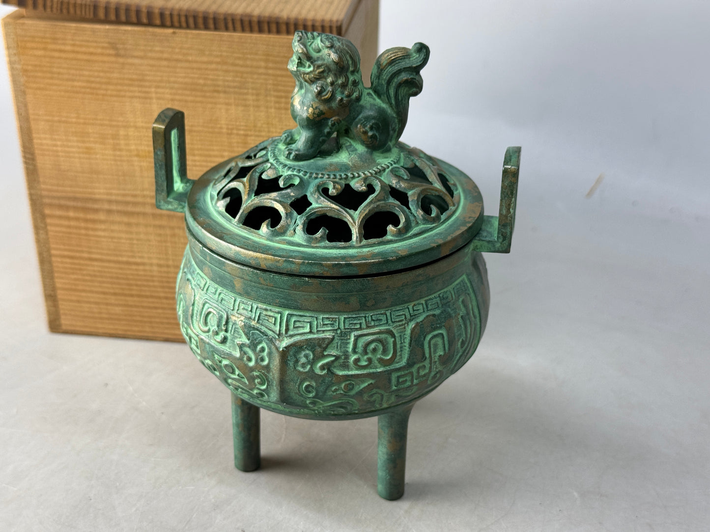 Y8689 KOURO metal Taotie signed box Japan antique fragrance incense burner aroma