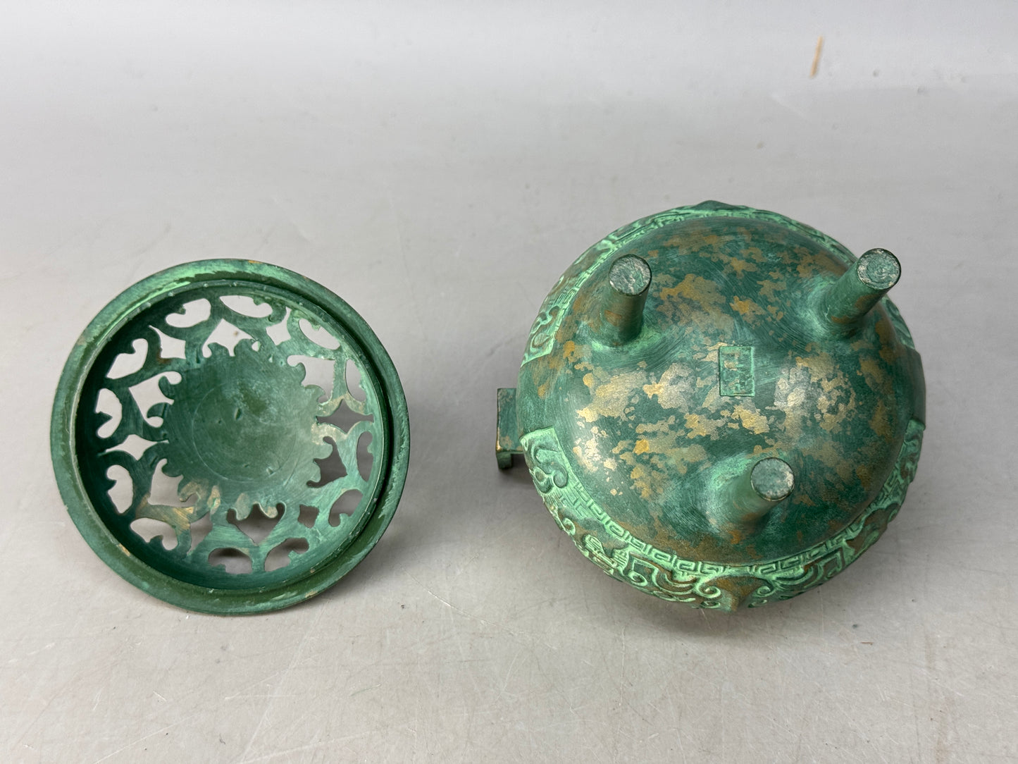 Y8689 KOURO metal Taotie signed box Japan antique fragrance incense burner aroma