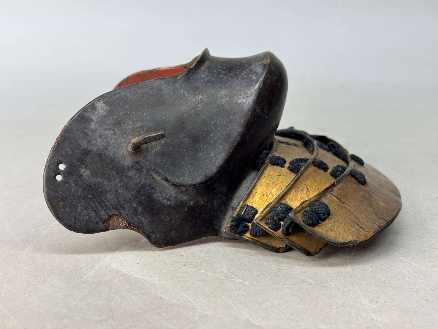 Y8702 MENPO samurai face guard Iron Lacquer Gold Shikoro Japan antique gear