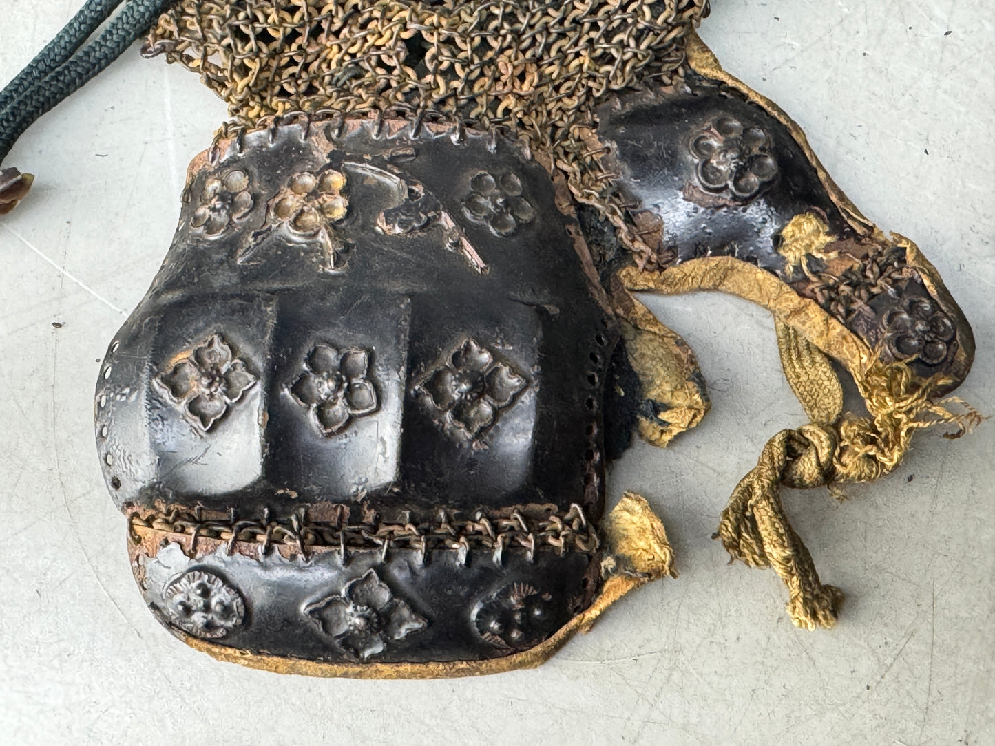 Y8704 YOROI Gauntlets Iron yoroi Edo period Japan antique armor samurai bushi