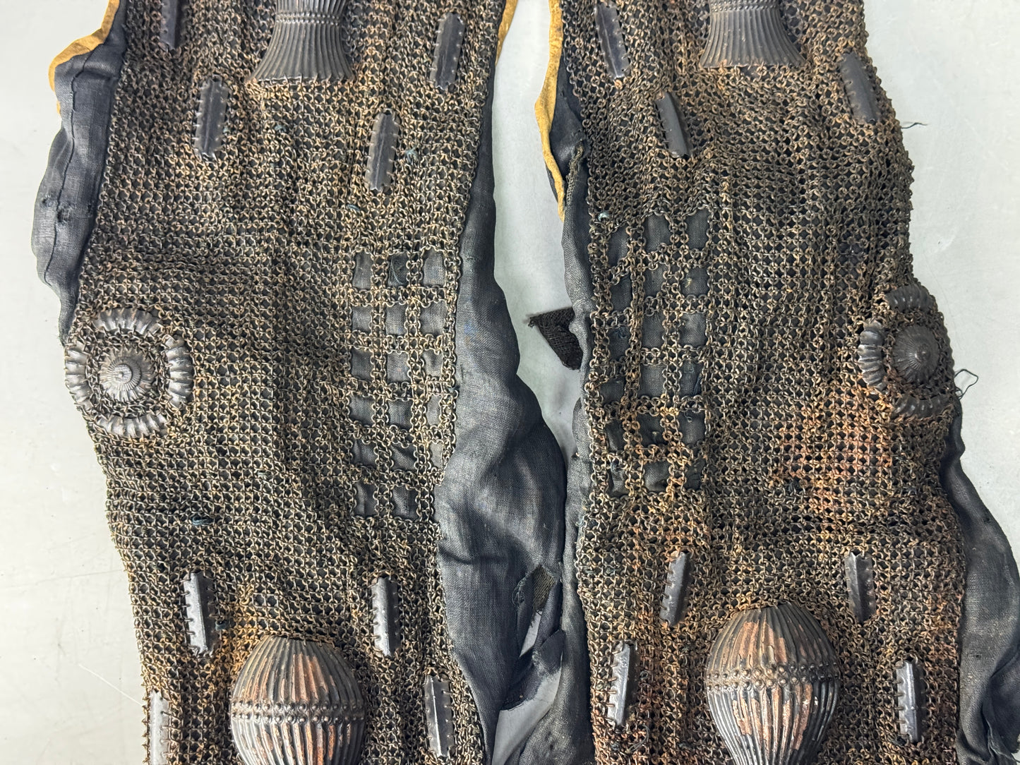 Y8704 YOROI Gauntlets Iron yoroi Edo period Japan antique armor samurai bushi
