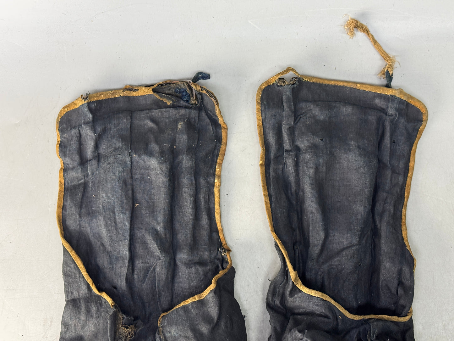 Y8704 YOROI Gauntlets Iron yoroi Edo period Japan antique armor samurai bushi