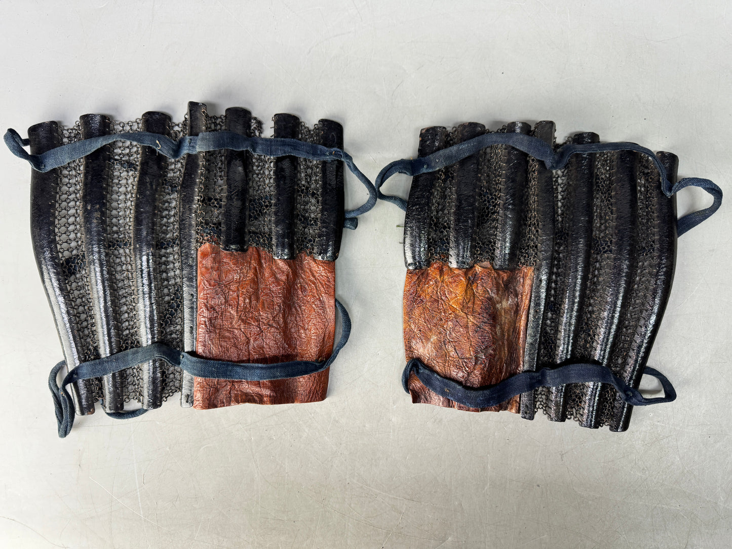 Y8707 YOROI Iron shin leg guard greaves samurai armor Japan antique bushi arms