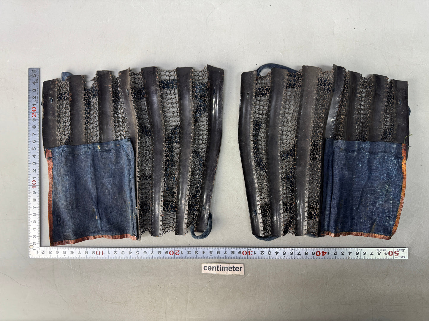 Y8707 YOROI Iron shin leg guard greaves samurai armor Japan antique bushi arms