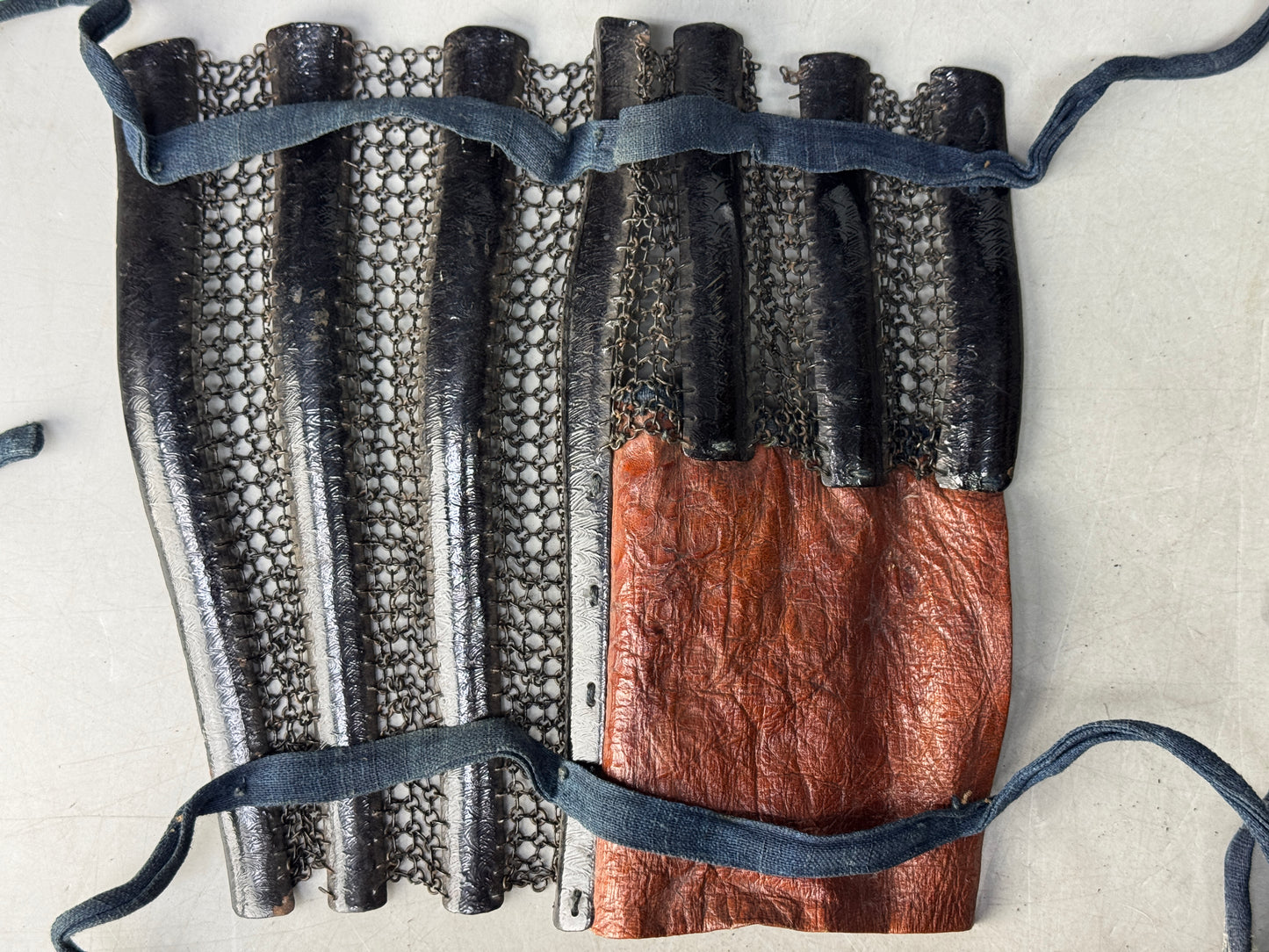 Y8707 YOROI Iron shin leg guard greaves samurai armor Japan antique bushi arms