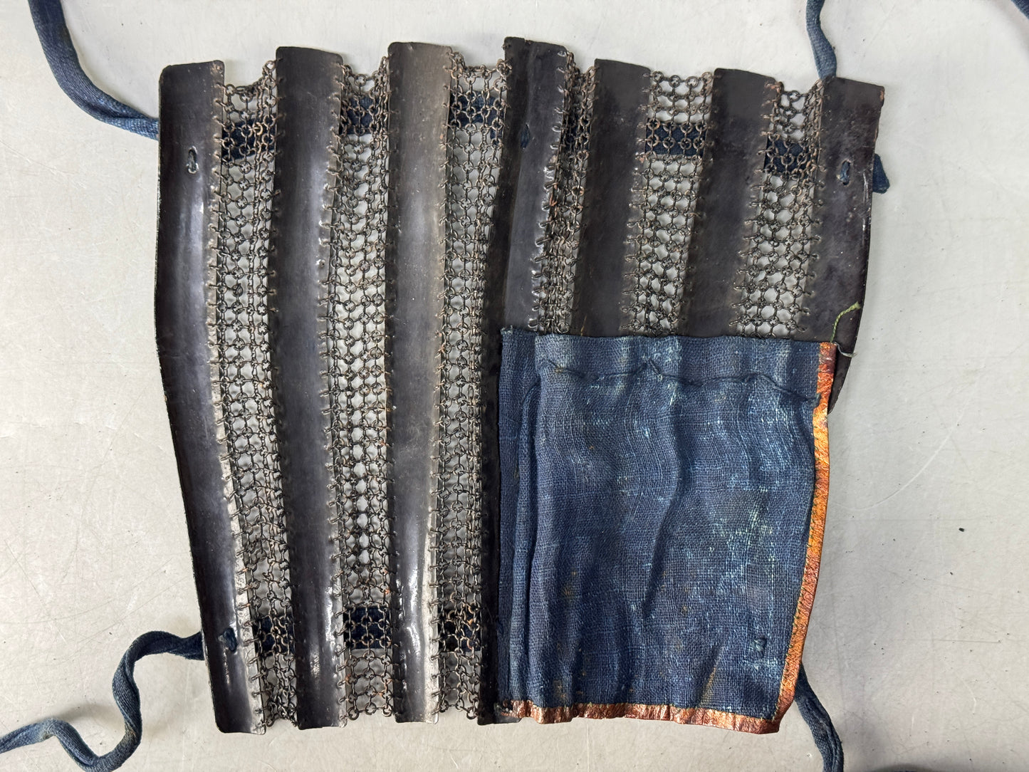 Y8707 YOROI Iron shin leg guard greaves samurai armor Japan antique bushi arms