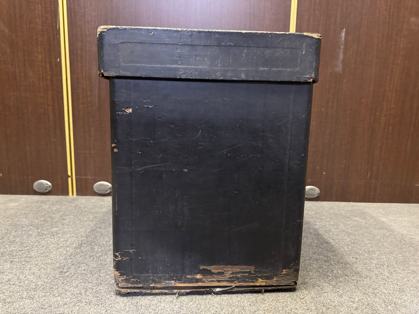 Y8709 BOX Black lacquer Armor chest samurai bushi Japan antique storage case
