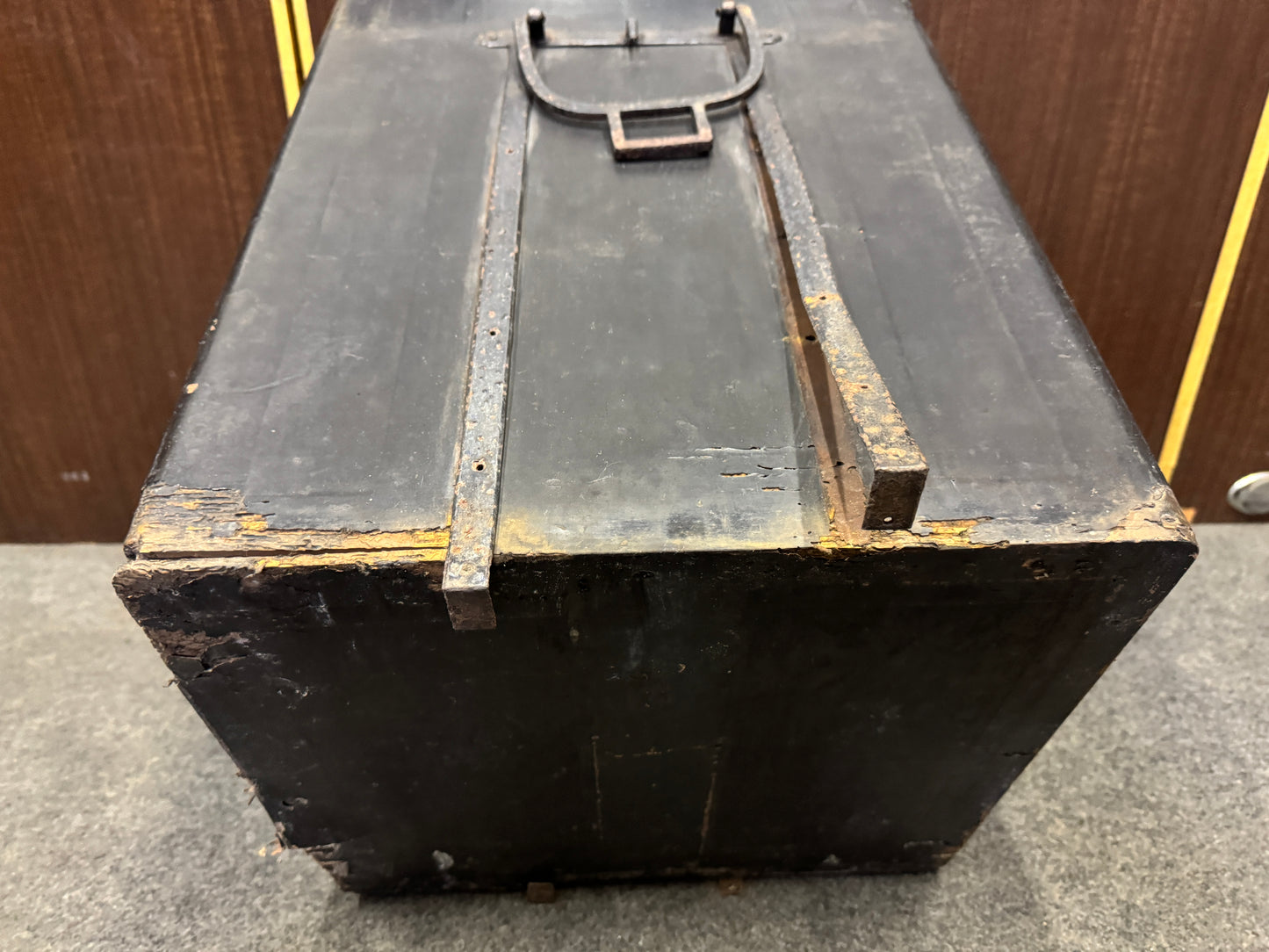 Y8709 BOX Black lacquer Armor chest samurai bushi Japan antique storage case