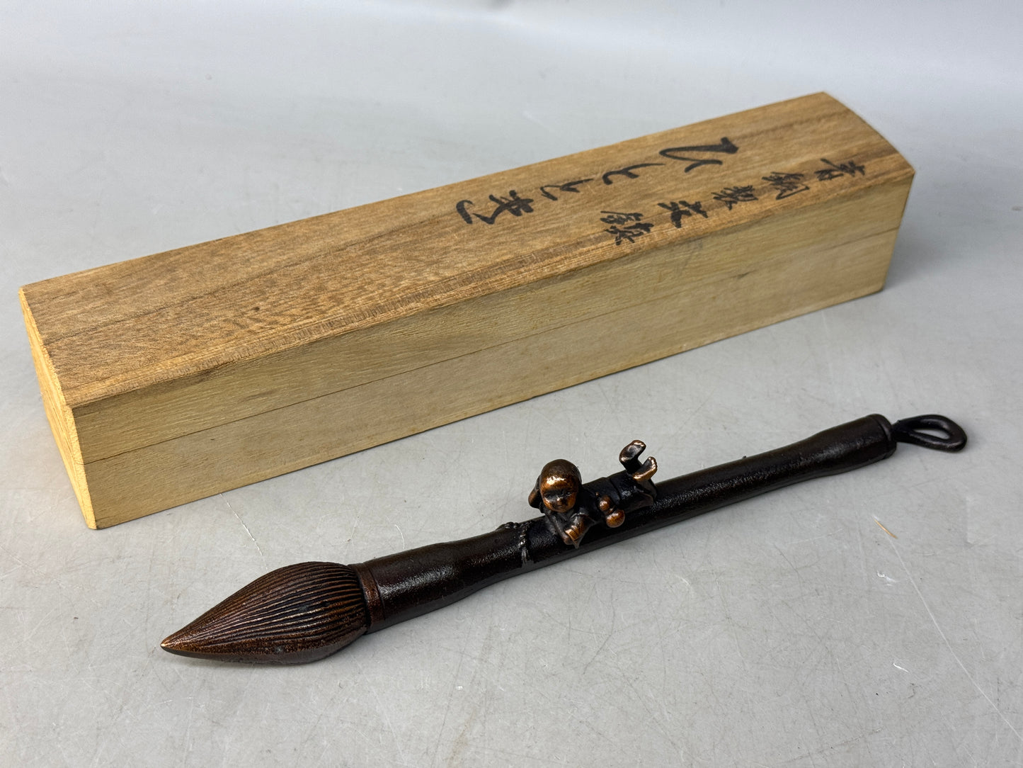 Y8729 OKIMONO Copper paperweight signed box stationery Japan antique figurine