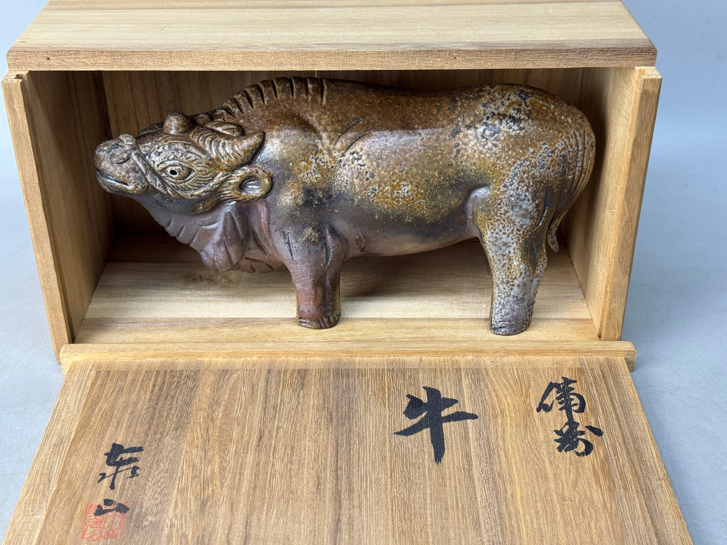 Y8731 OKIMONO Bizen-ware Cow figurine signed box Japan antique interior decor