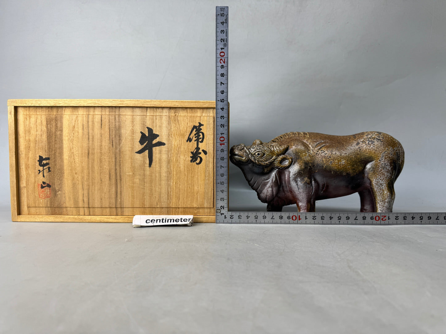 Y8731 OKIMONO Bizen-ware Cow figurine signed box Japan antique interior decor