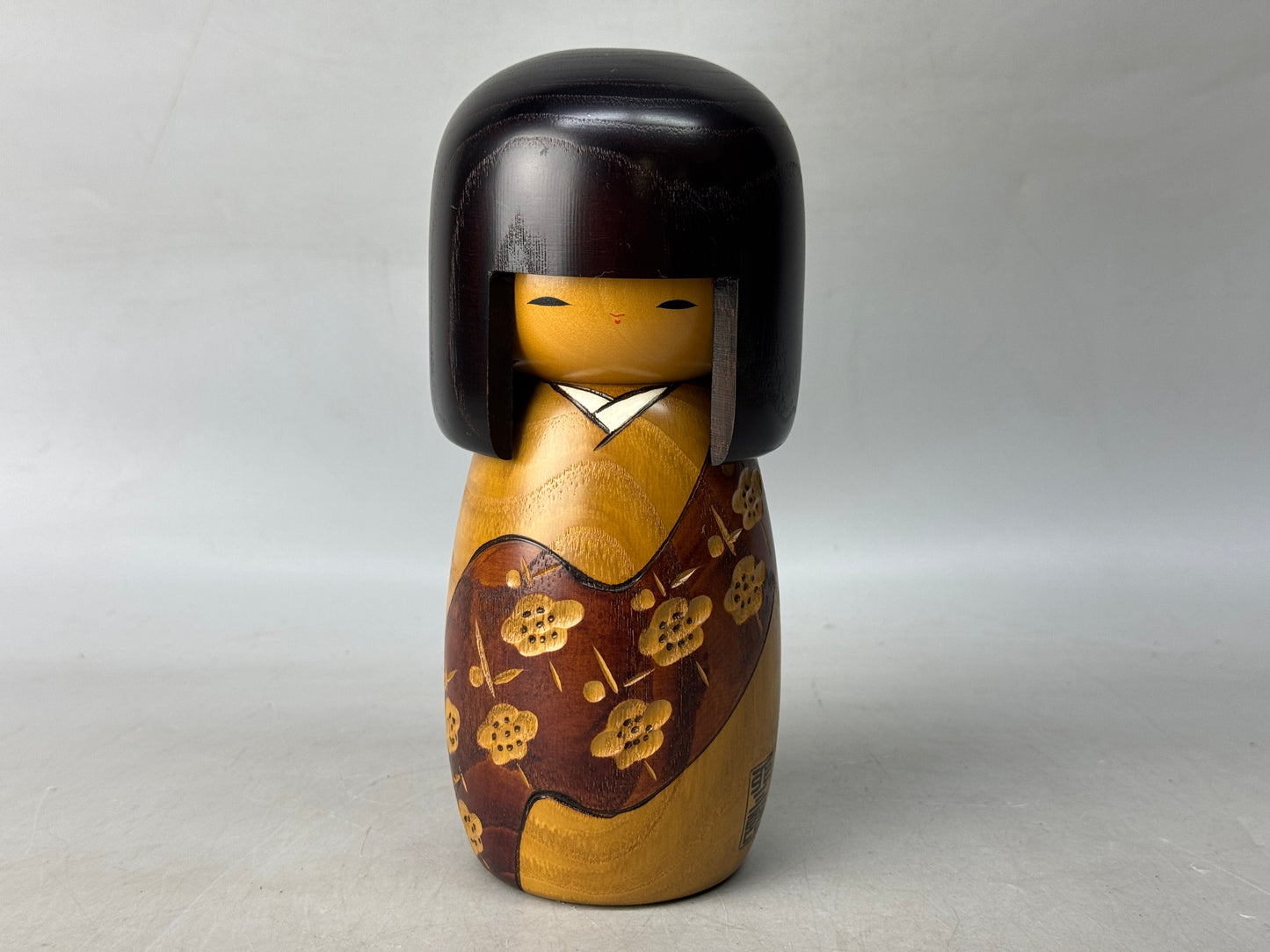 Y8733 NINGYO wooden Kokeshi doll figurine signed Japan modern figure interior