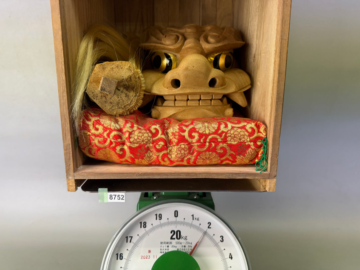 Y8752 OKIMONO wooden Lion head figure signed box Japan antique interior decor