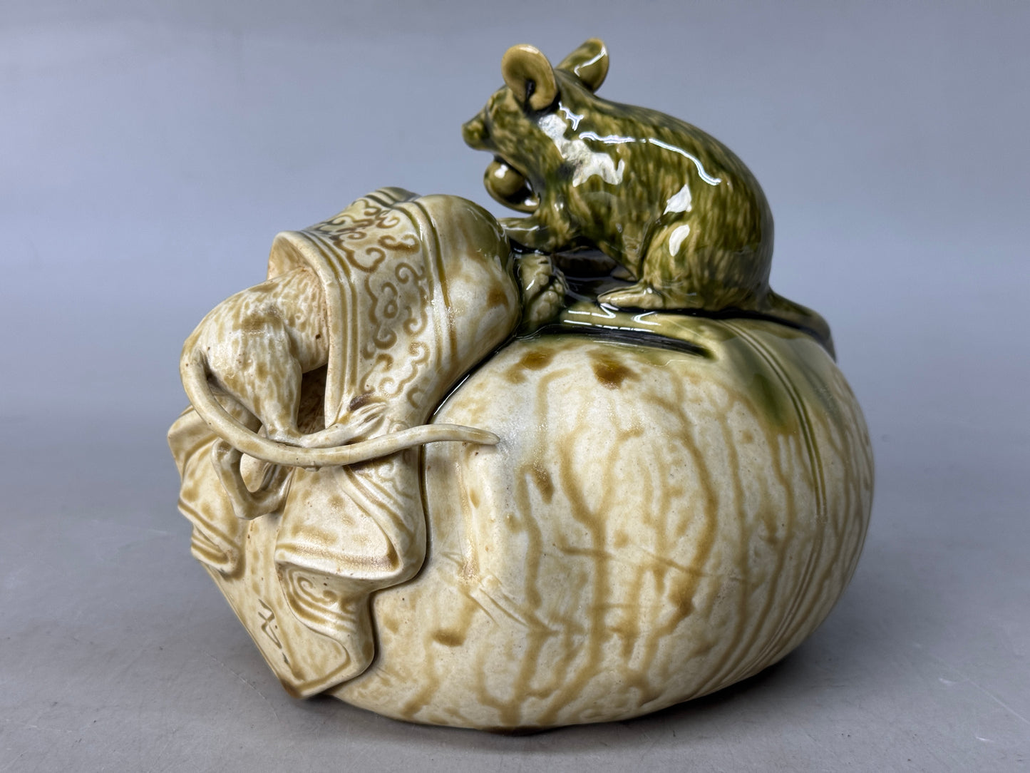 Y8759 OKIMONO Kiseto-ware Treasure bag Mouse figurine signed box Japan antique