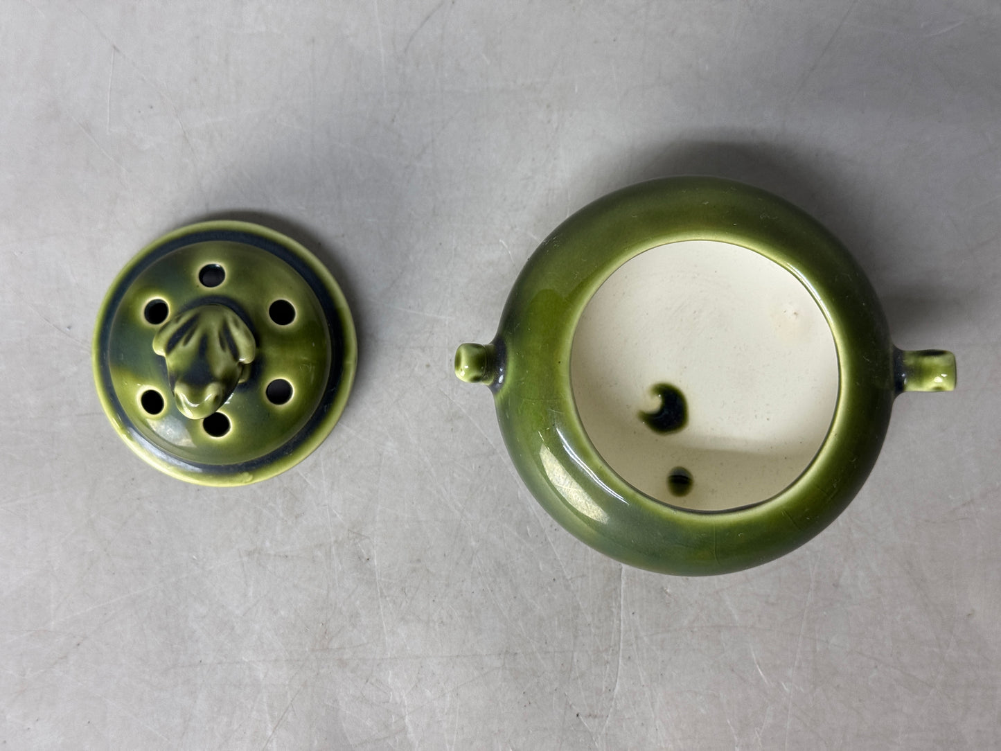 Y8785 KOURO Oribe-ware signed Japan antique fragrance incense burner aroma