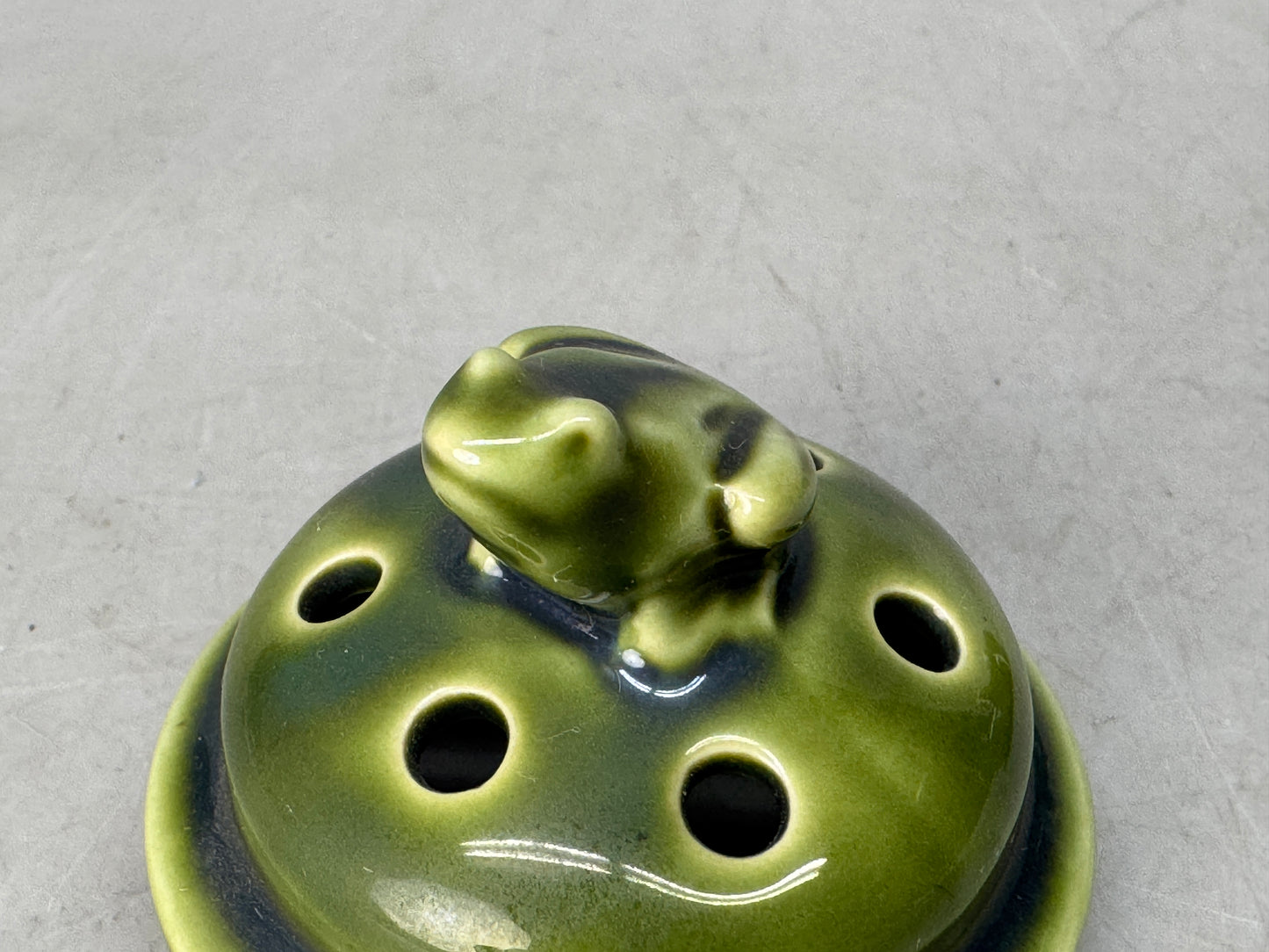 Y8785 KOURO Oribe-ware signed Japan antique fragrance incense burner aroma