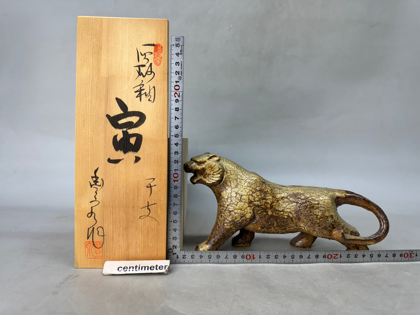Y8792 OKIMONO Seto-ware Tiger figurine signed box Japan antique figure interior