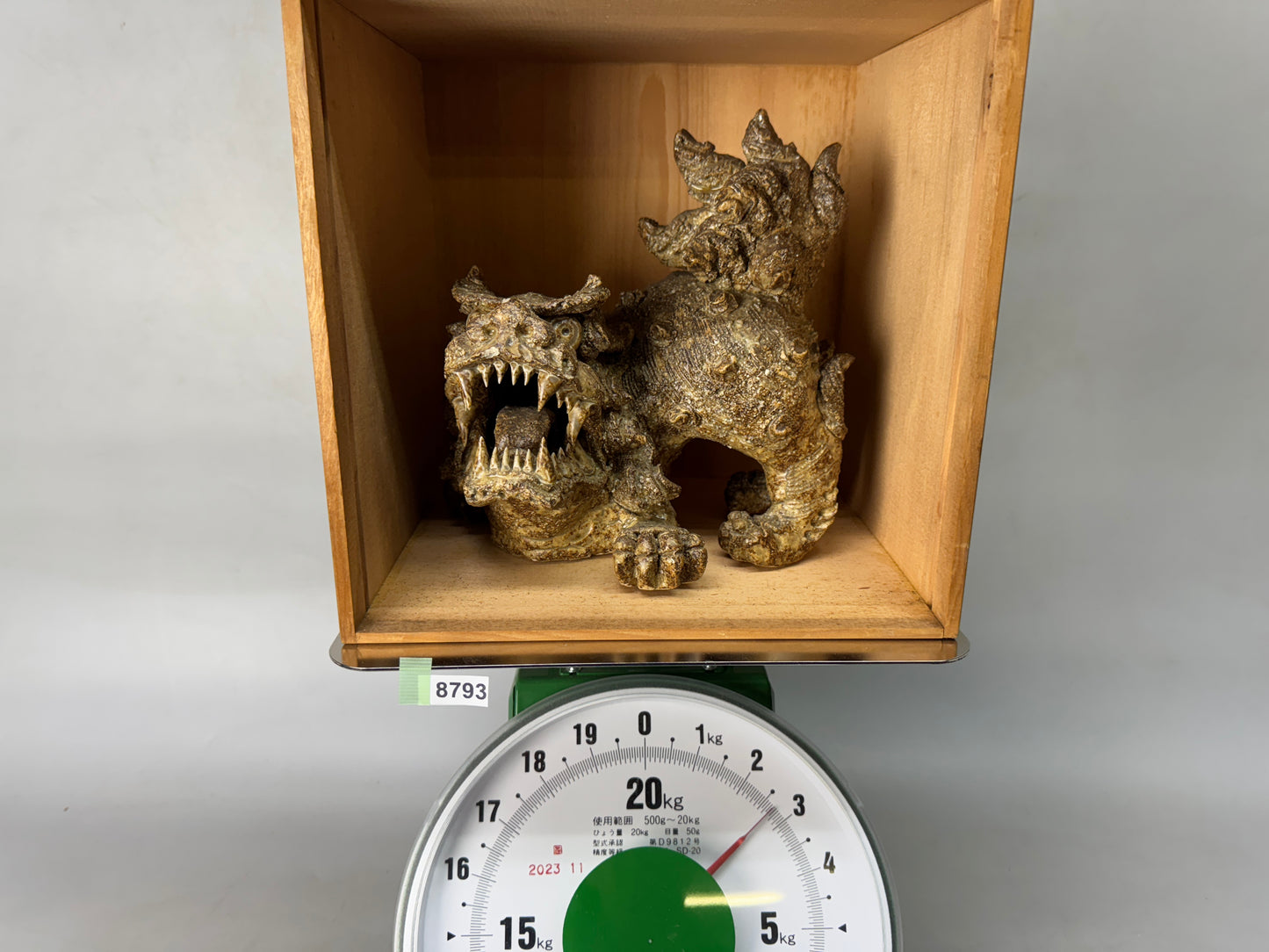 Y8793 OKIMONO Seto-ware Lion figurine signed box Japan antique figure interior