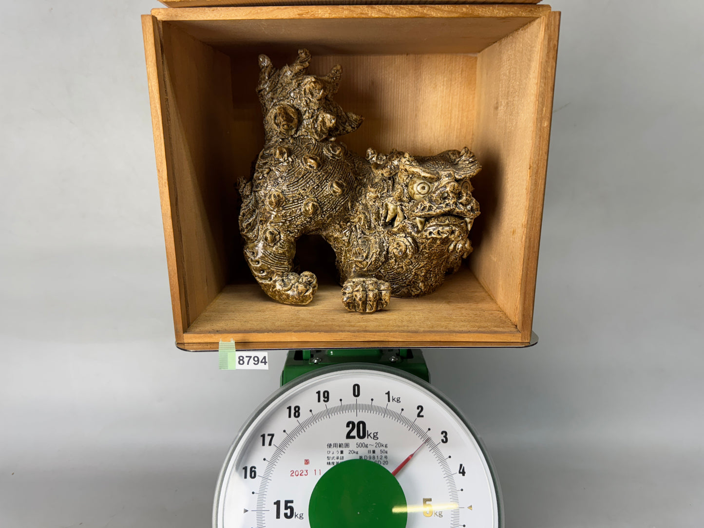 Y8794 OKIMONO Seto-ware Lion figurine signed box Japan antique figure interior