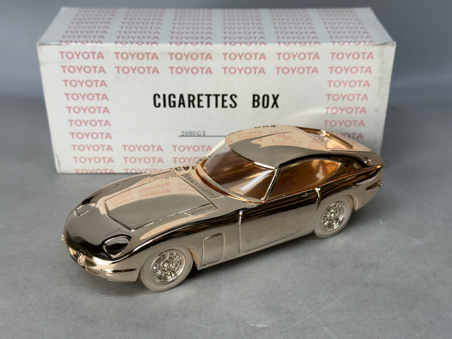Y8809 OKIMONO Toyota 2000GT cigarette case miniature car box Japan antique