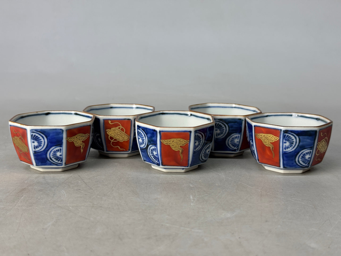 Y8830 CHOUSHI Kutani-ware Tokkuri Sake bottle cup set signed box Japan antique