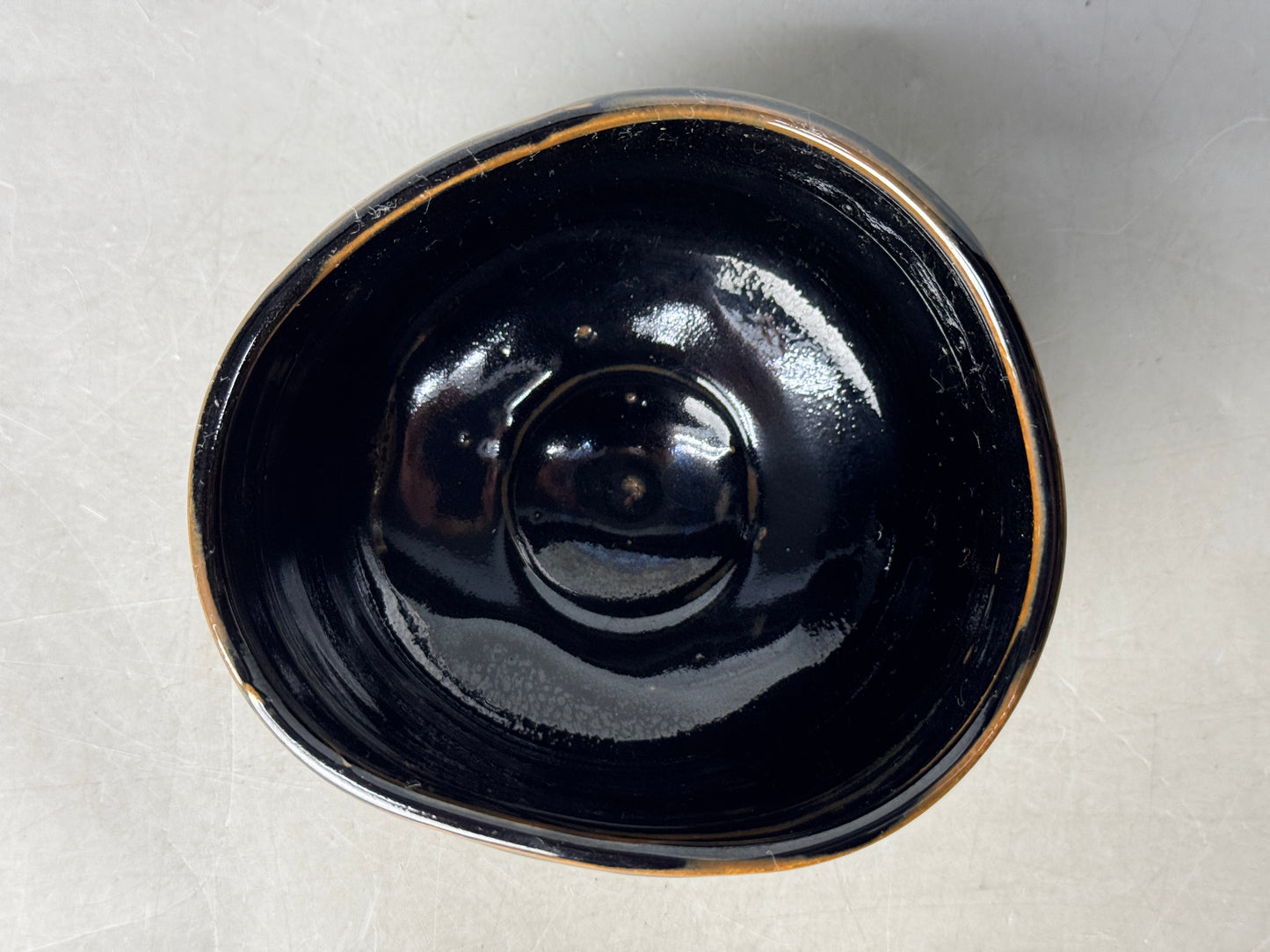 Y8835 CHAWAN Kuro Oribe bowl signed Japan antique tea ceremony teacup pottery