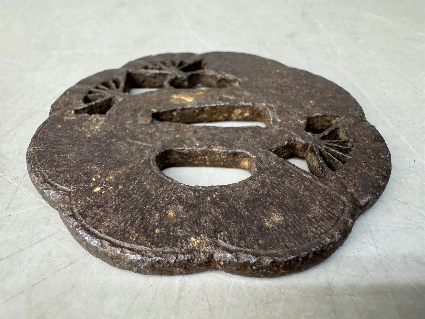Y8839 TSUBA Iron sword guard Japan samurai katana antique koshirae edo vintage