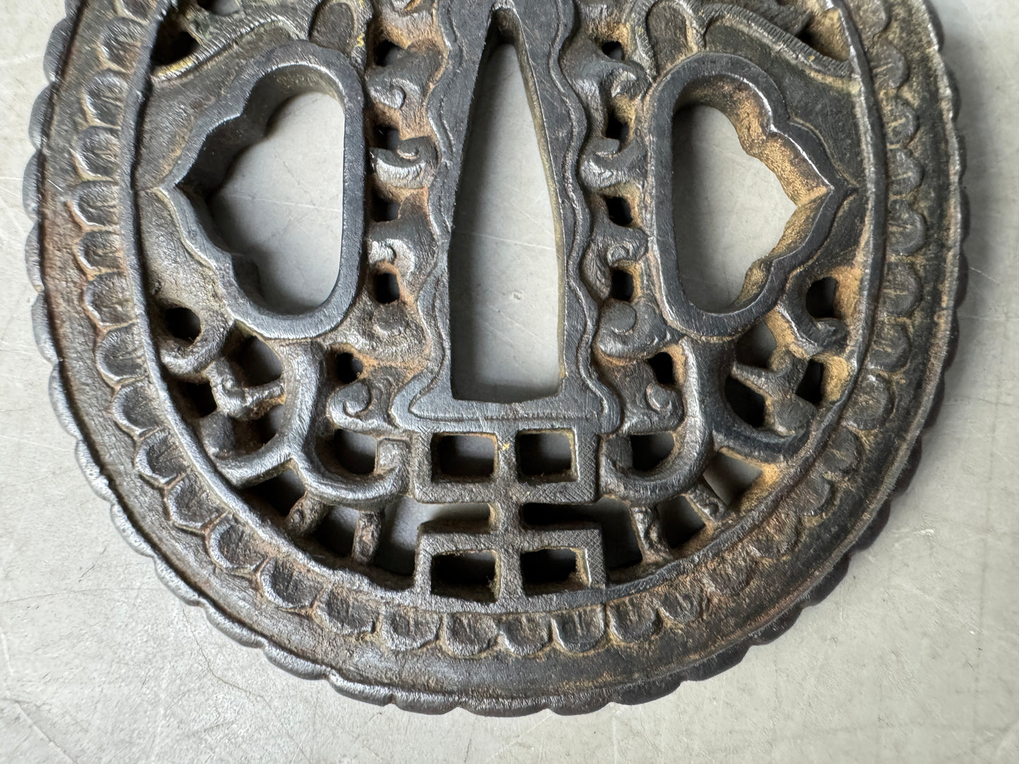 Y8840 TSUBA Iron sword guard Japan samurai katana antique koshirae edo vintage