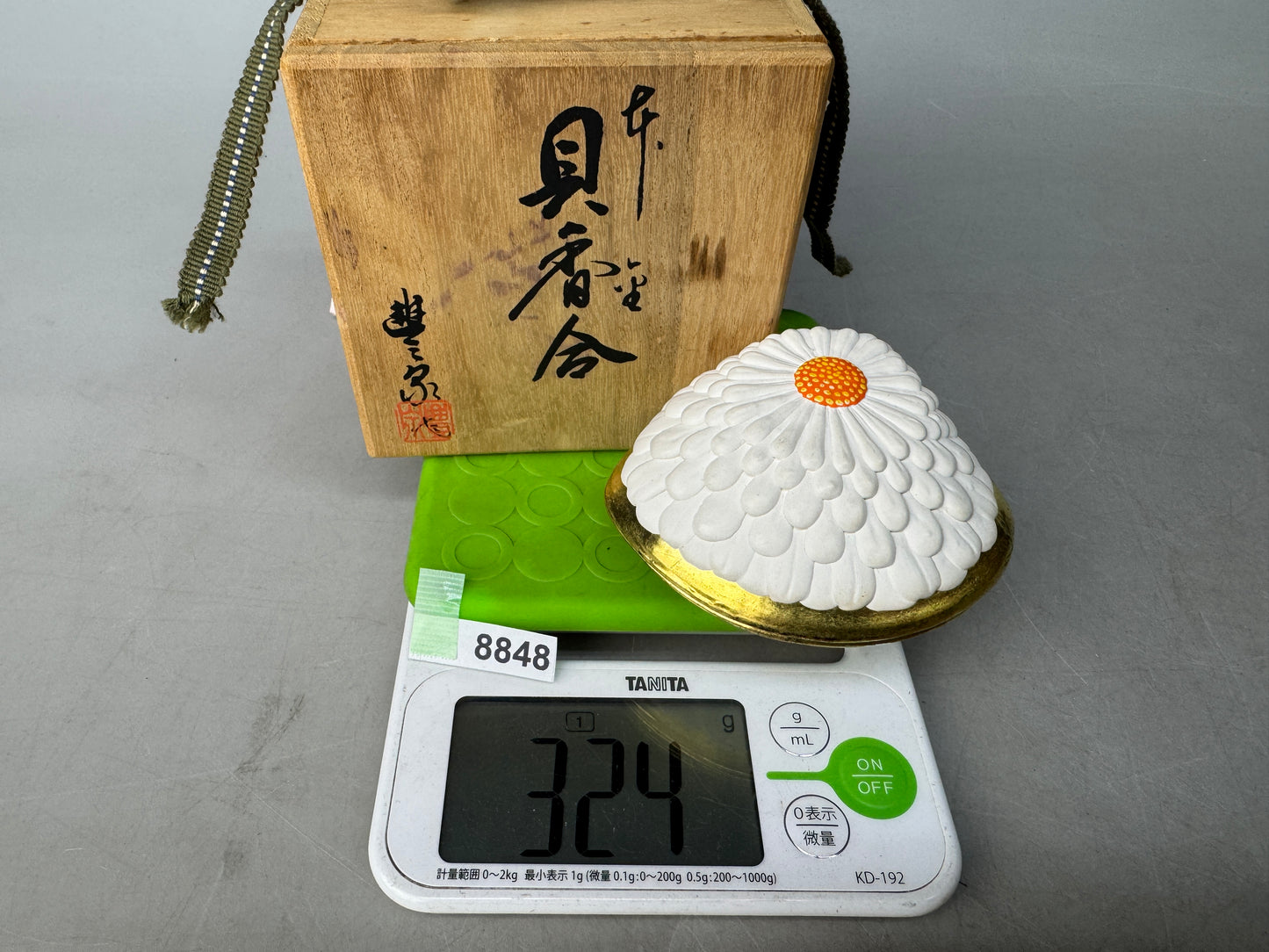 Y8848 BOX Kai awase signed Japan antique incense container fragrance aroma case