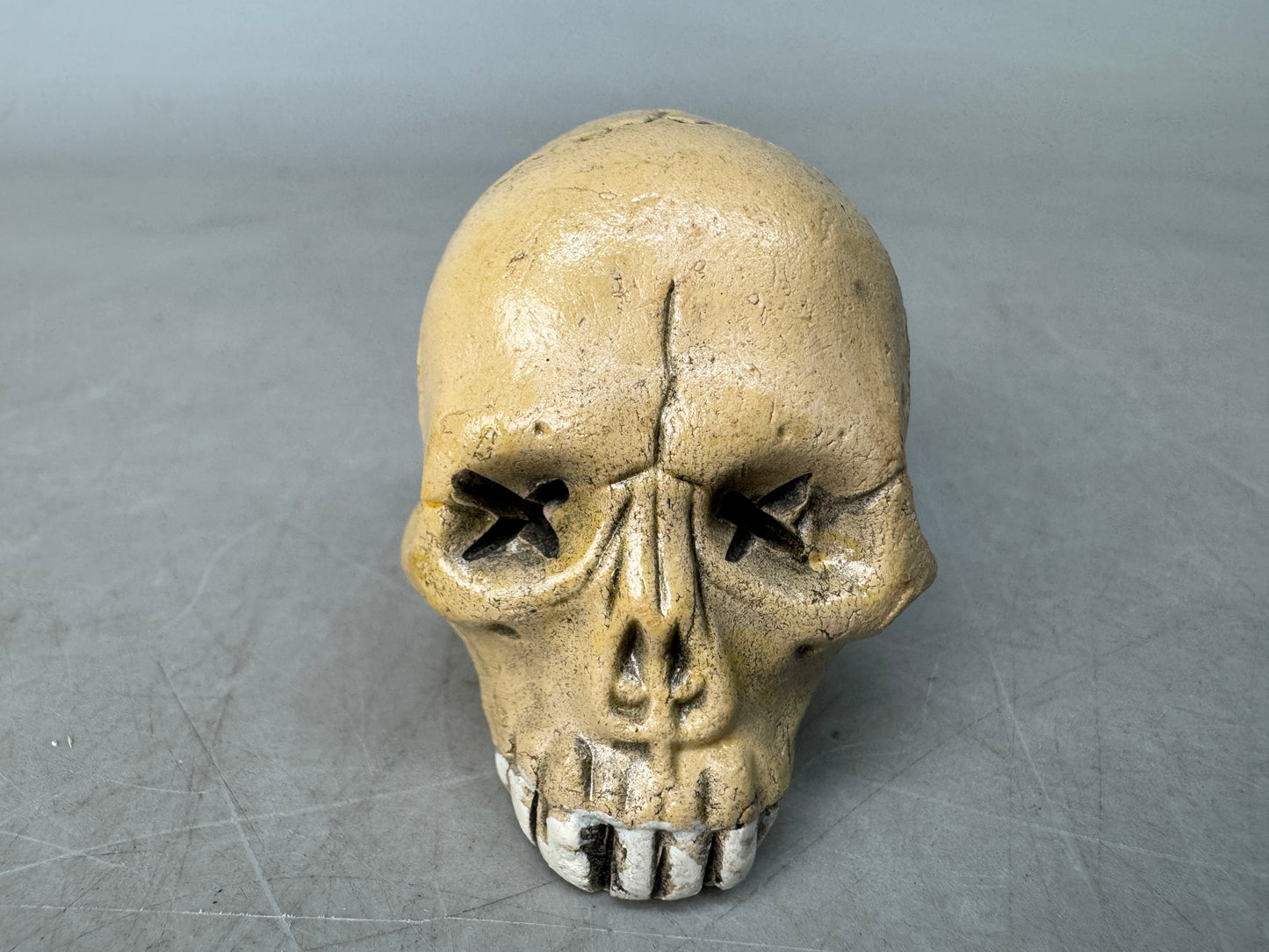 Y8857 OKIMONO Ceramic skeleton figurine small skull Japan antique interior