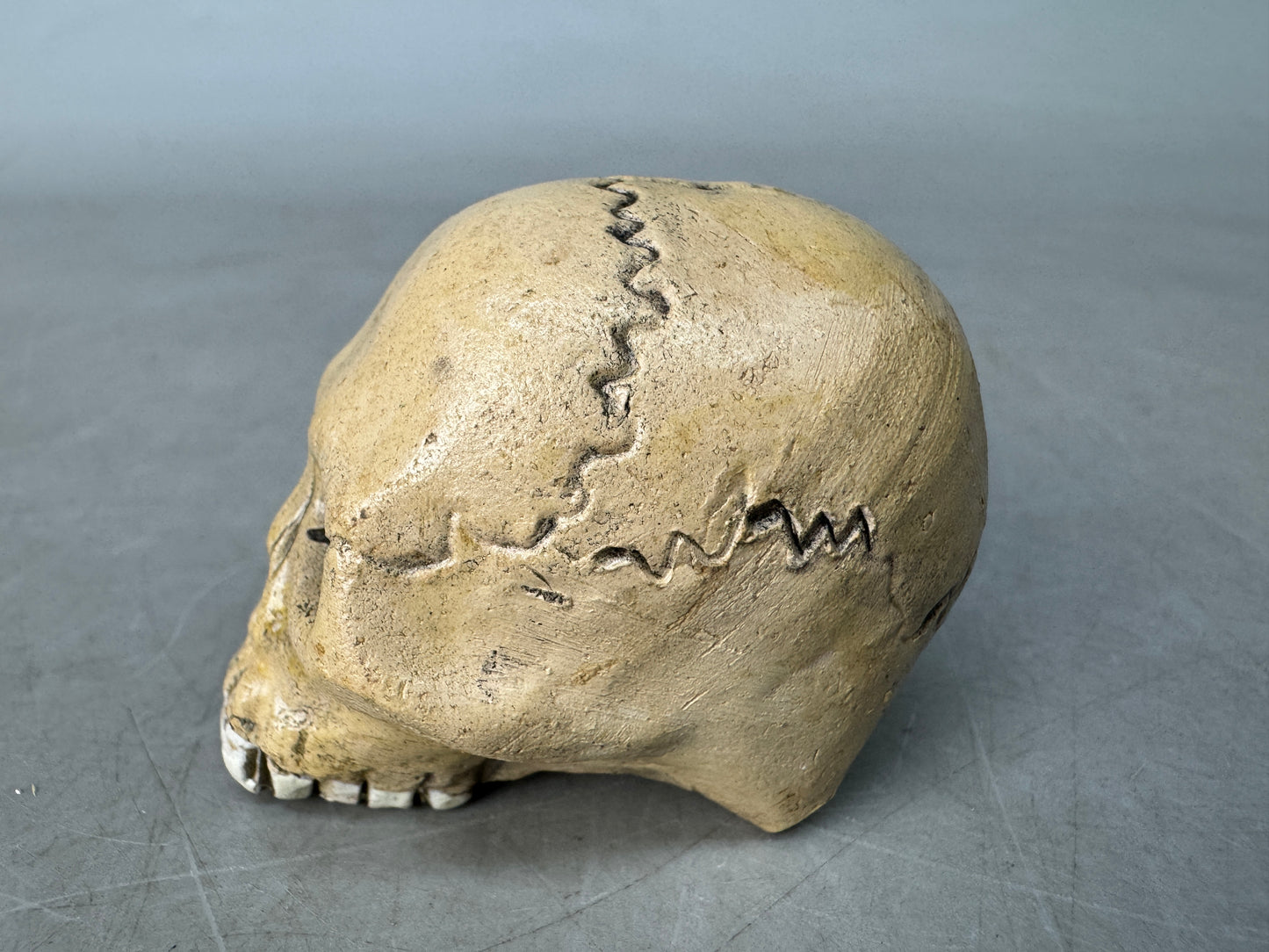 Y8857 OKIMONO Ceramic skeleton figurine small skull Japan antique interior