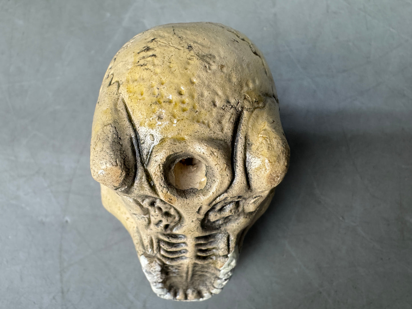 Y8857 OKIMONO Ceramic skeleton figurine small skull Japan antique interior