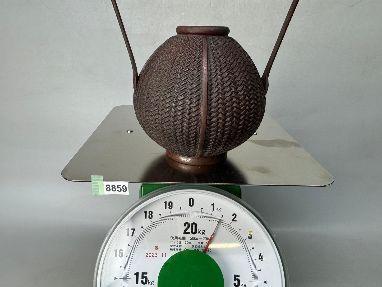 Y8859 FLOWER VASE Metal signed Japan ikebana floral arrangement decor interior